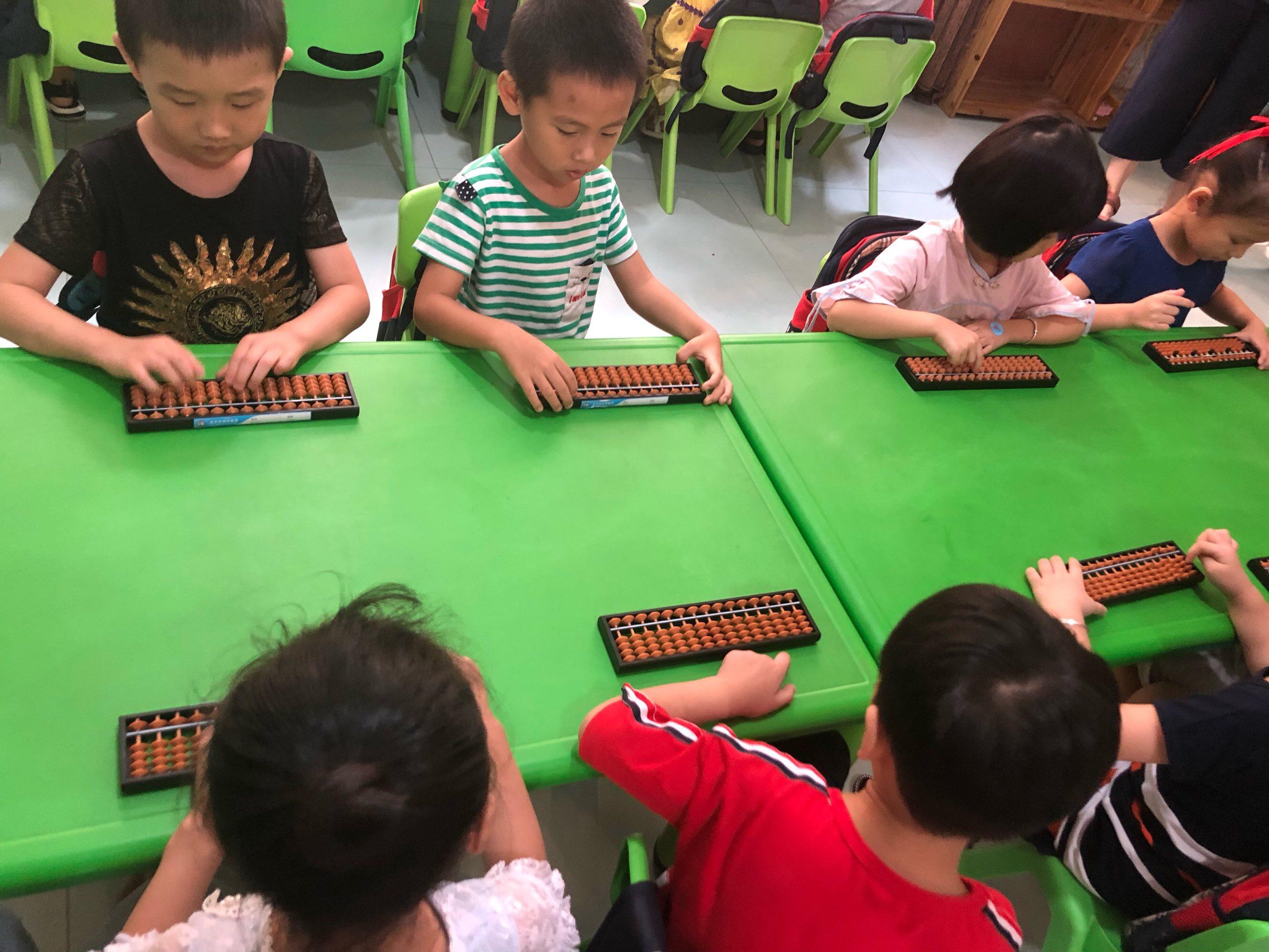 内蒙6岁天才女孩特招入伍,蒙古6岁女孩破格入伍