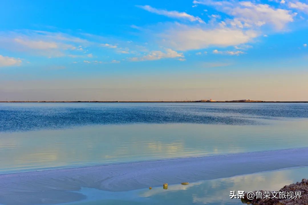 青海察尔汗盐湖,中国面积最大的盐湖,盐可供60亿人吃一千年!