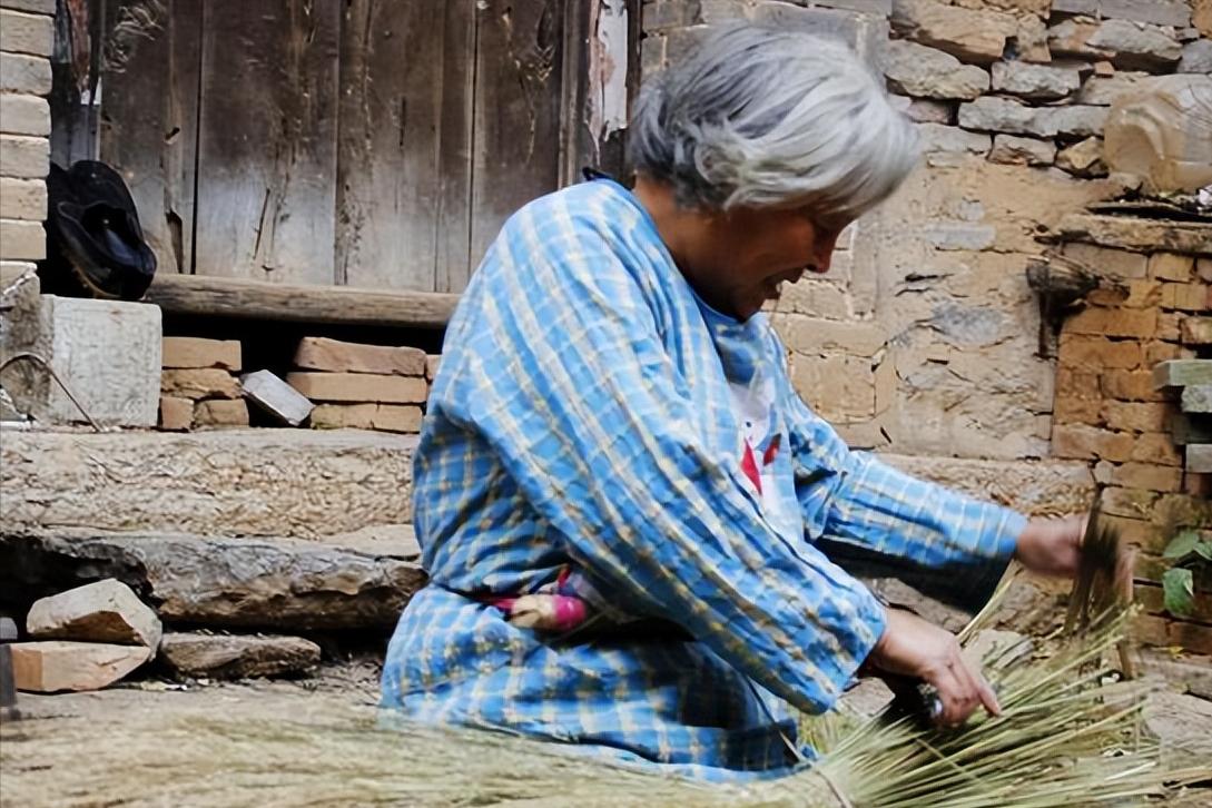 河南白头村真实历史,河南村庄离奇出现白胡子老汉