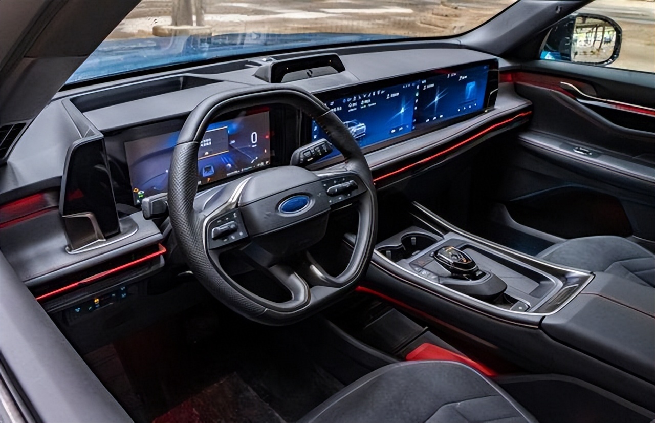 福特的车型动力性能强操控性好,福特新世代短轴中顶6座油耗多少