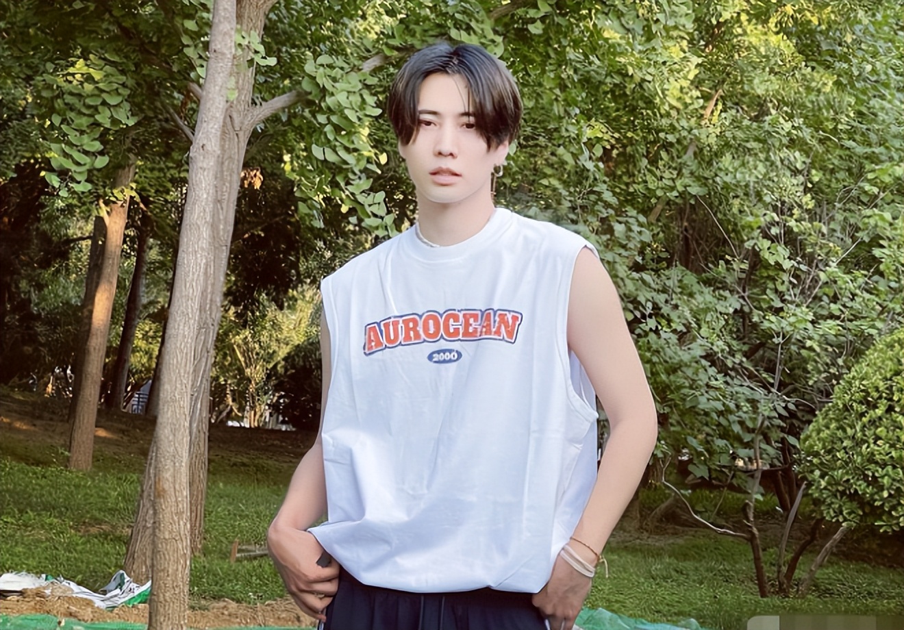 出轨家暴、车内拥吻、脚踏三条船,娱乐圈的“桃色大瓜”真精彩