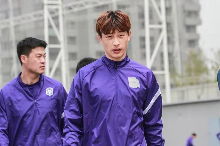 国足阵容和战术,国足教练组阵型