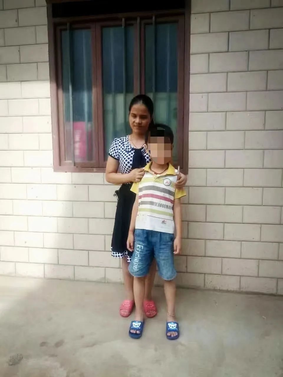 “出逃”的盲女:出生差点被母亲扔掉;儿时被叔叔用电线绑起来通电;成年后被“卖”给一个下半身瘫痪的男人