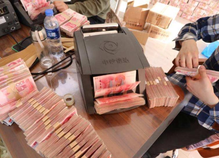 农村夫妇8000万现金案最新新闻,农村夫妇两年赚上千万被警方查