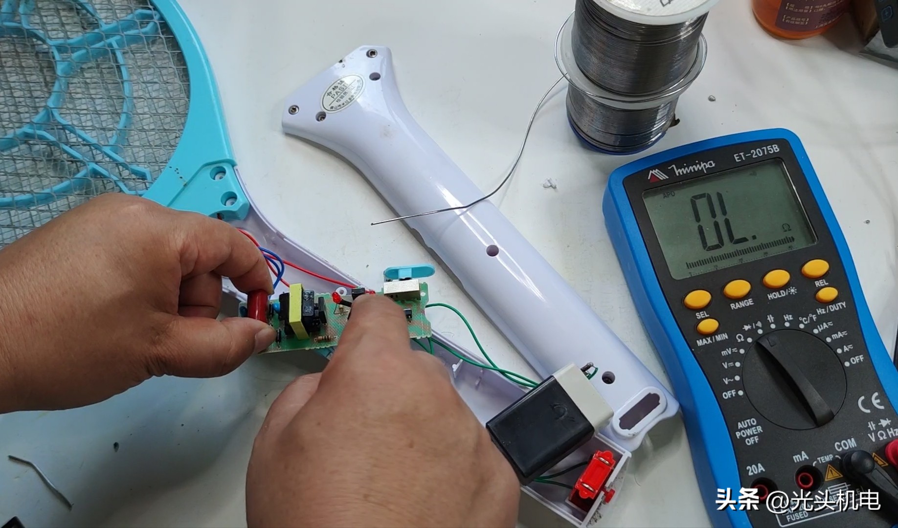 电蚊拍修理全过程,电蚊拍坏了怎么修复啊