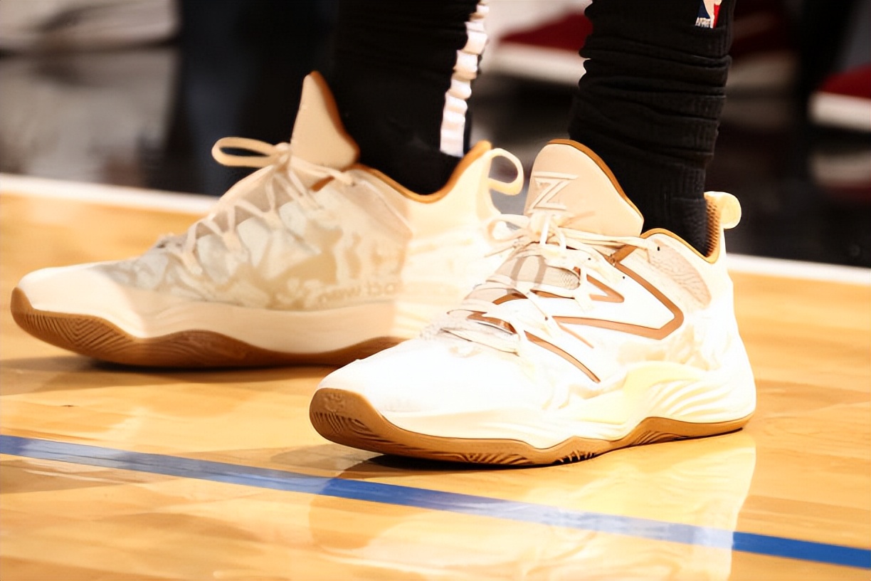 nba上脚欧文low3,凯里欧文上脚欧文五球员配色