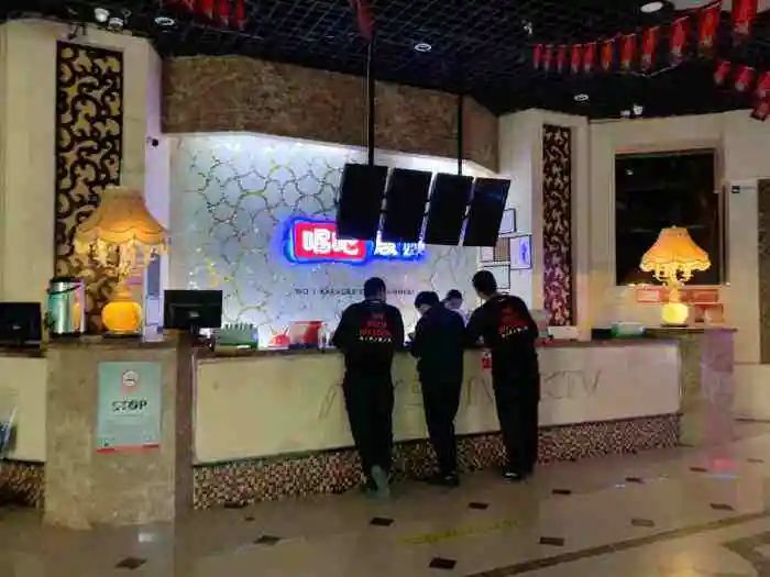 张一鸣前领导，裁员“保命”！昔日KTV的死对头，扛不住了