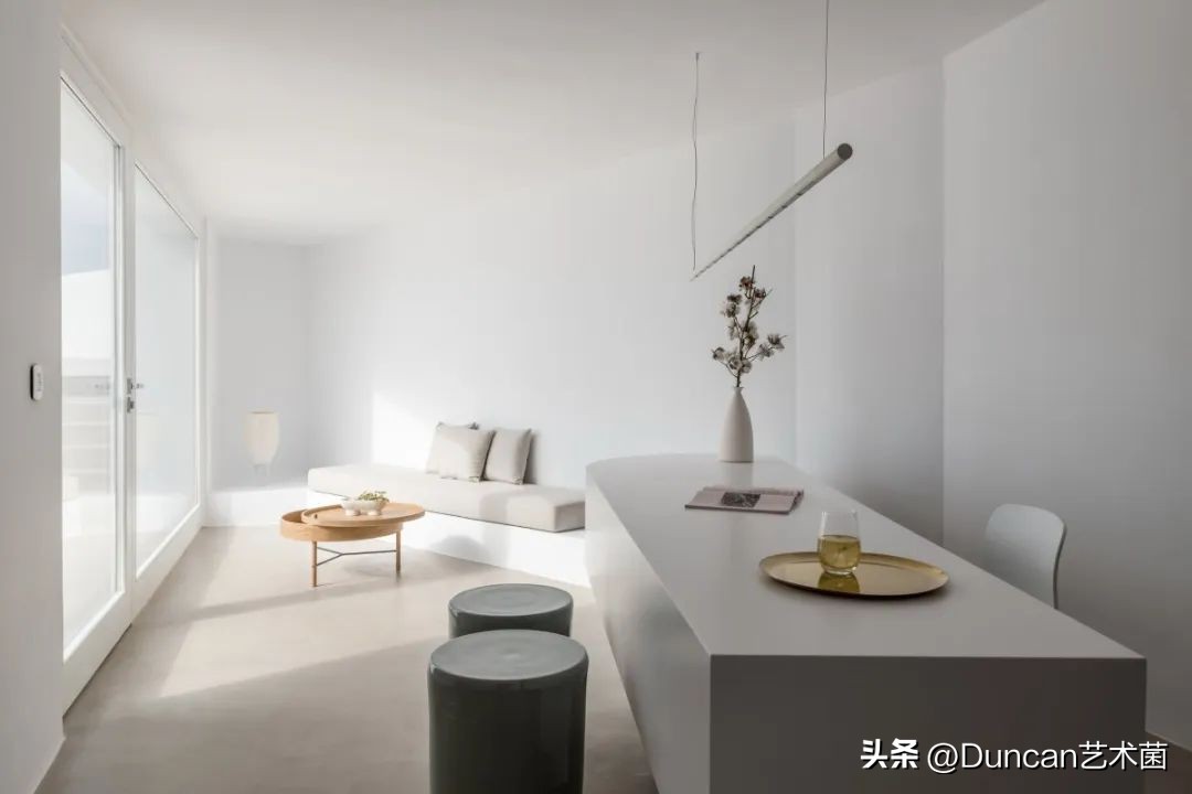 希腊KapsimalisArchitects①打造蓝白极简主义的童话世界！