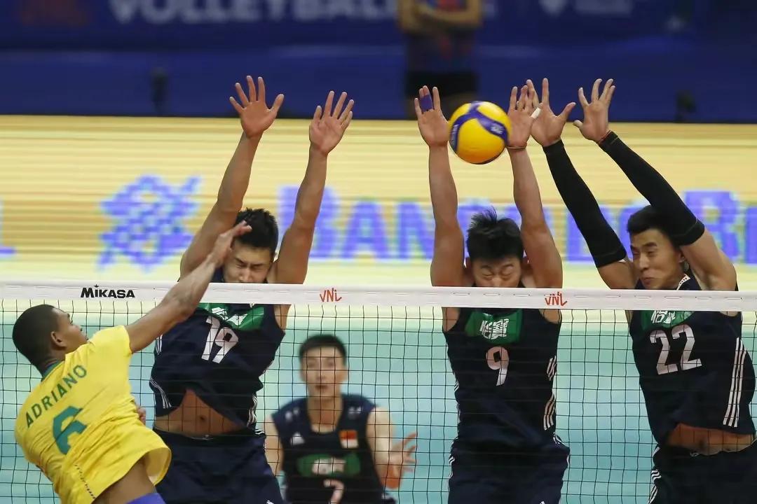 中国男足战胜越南晋级希望,巴西男足5:1战胜韩国男足