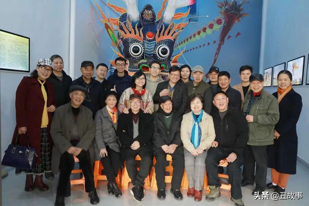 巨龙腾飞风筝的放飞现场,260米长风筝