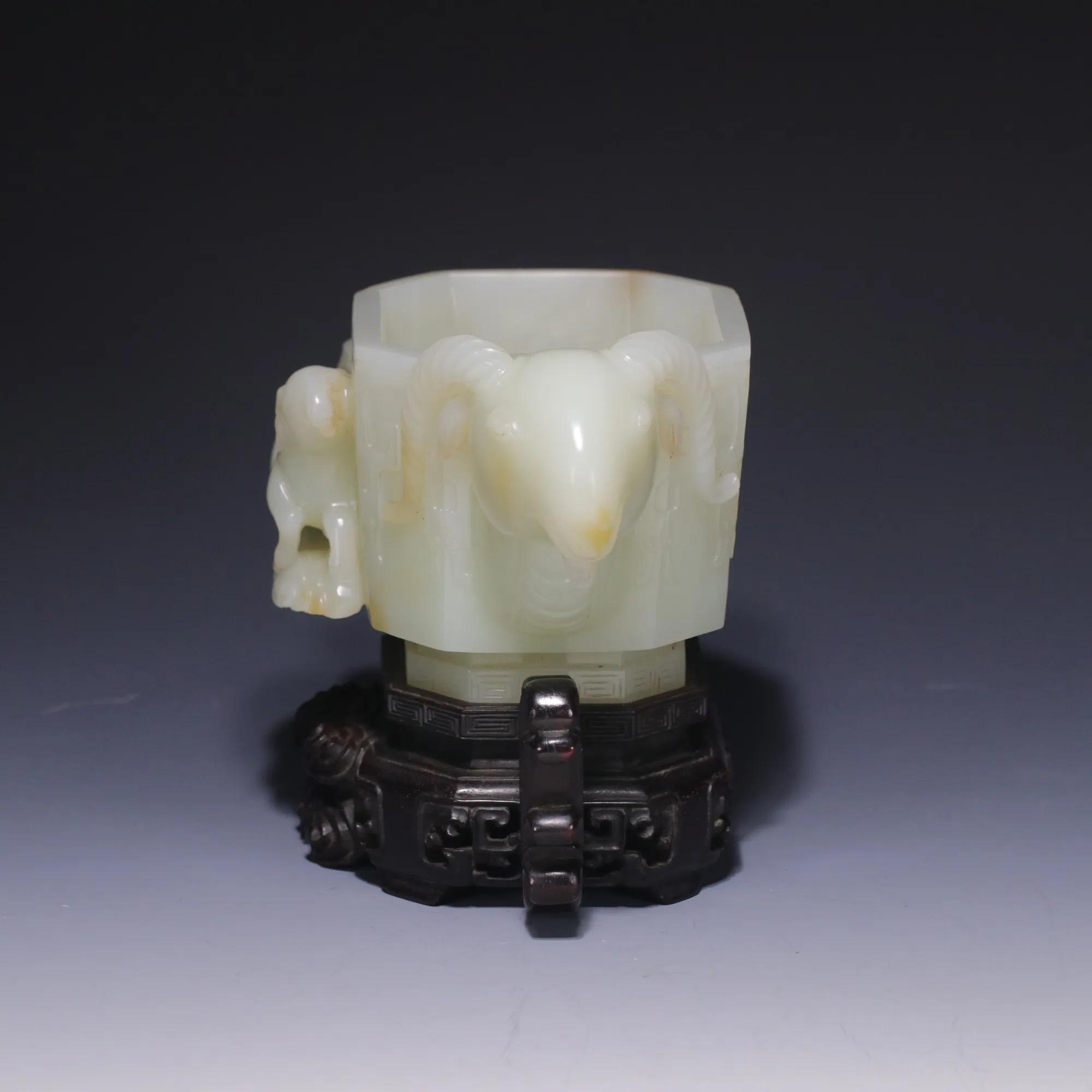 101克和田青白籽料一线天带红皮,和田玉羊首