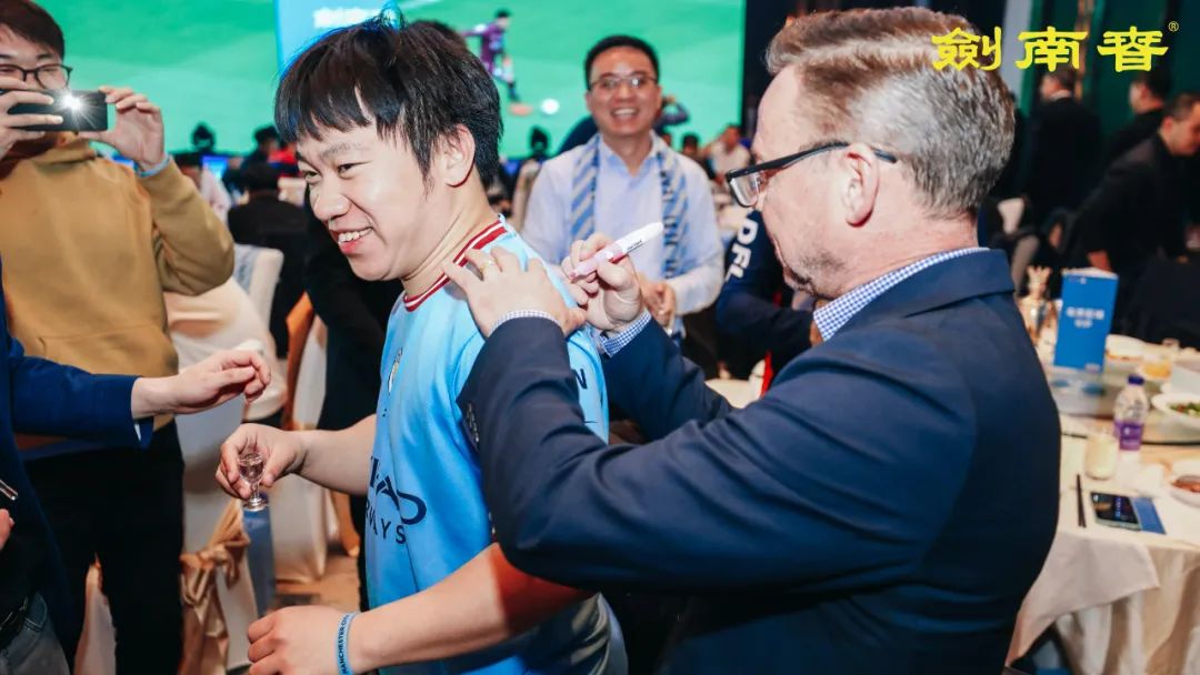 “中国名酒”剑南春的又一次体育营销，以“豪门曼城”为题！