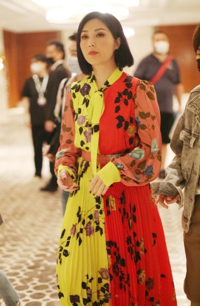 杨千嬅同款穿搭,杨千嬅短发穿衣打扮