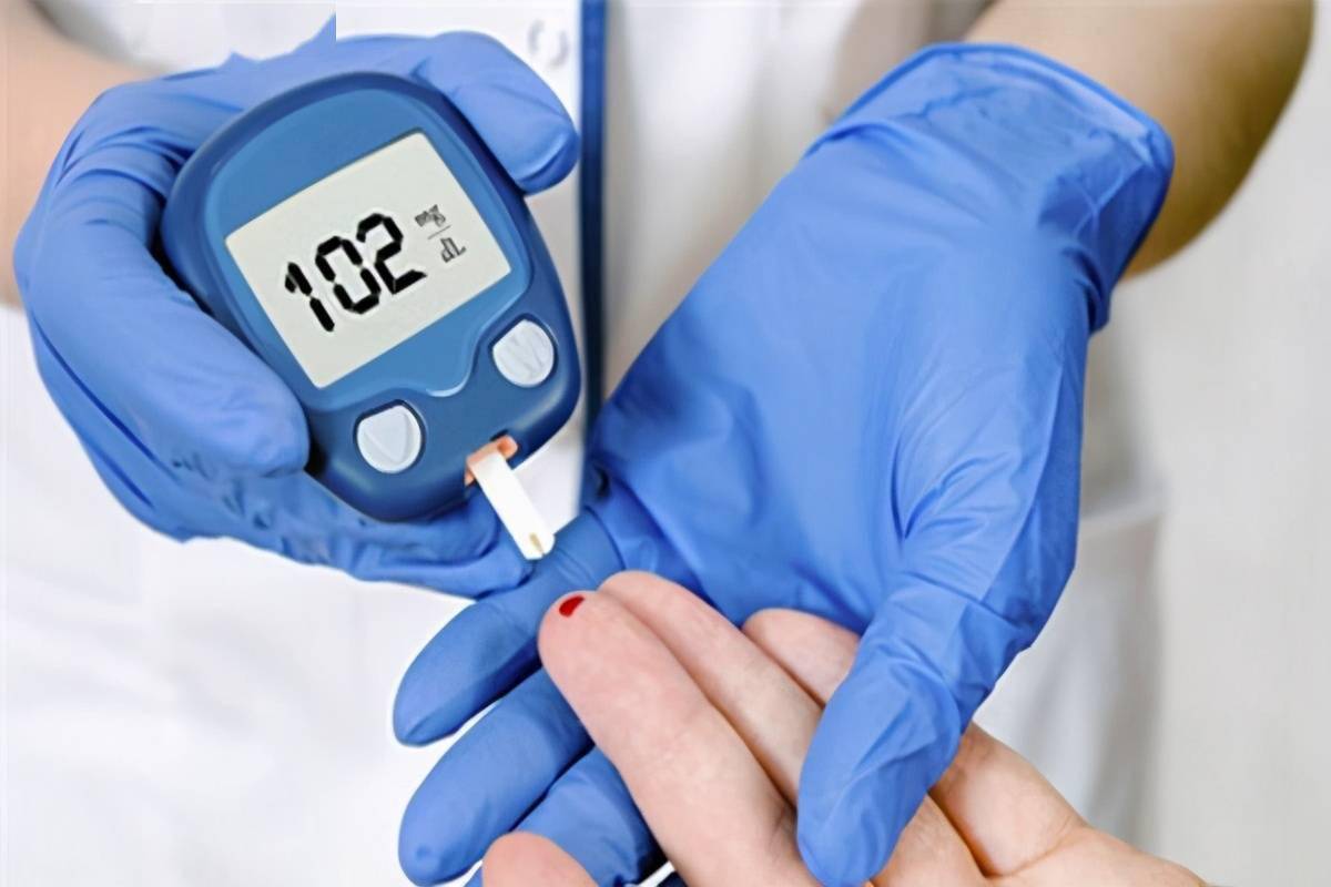 一饿就心慌手抖难受冒汗动不了,一饿就心慌手抖无力一吃东西就好