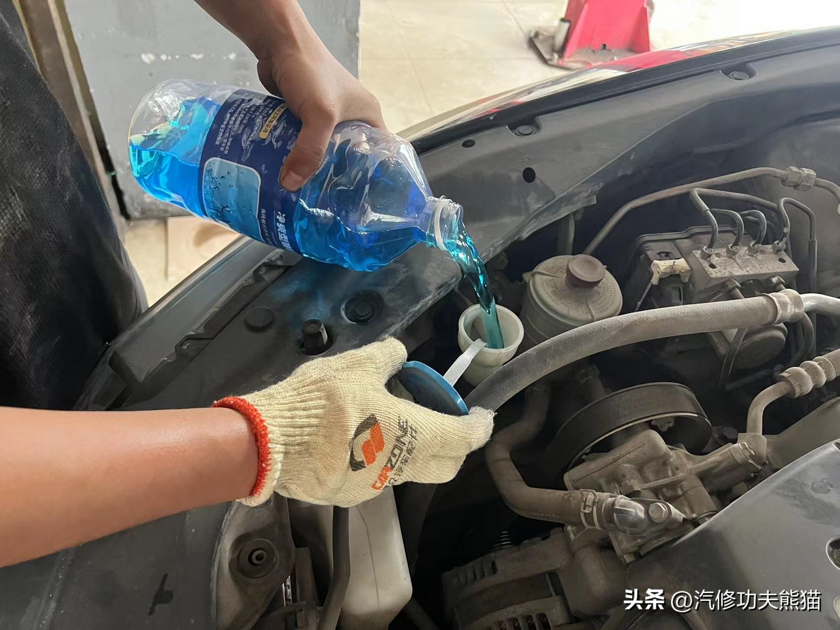 简单的给车做个保养,如何给车做保养视频