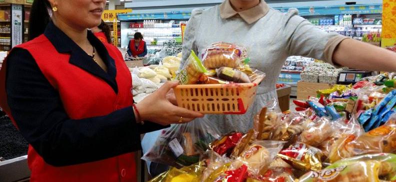 超市里的猫腻和潜规则,超市收银员说漏嘴视频