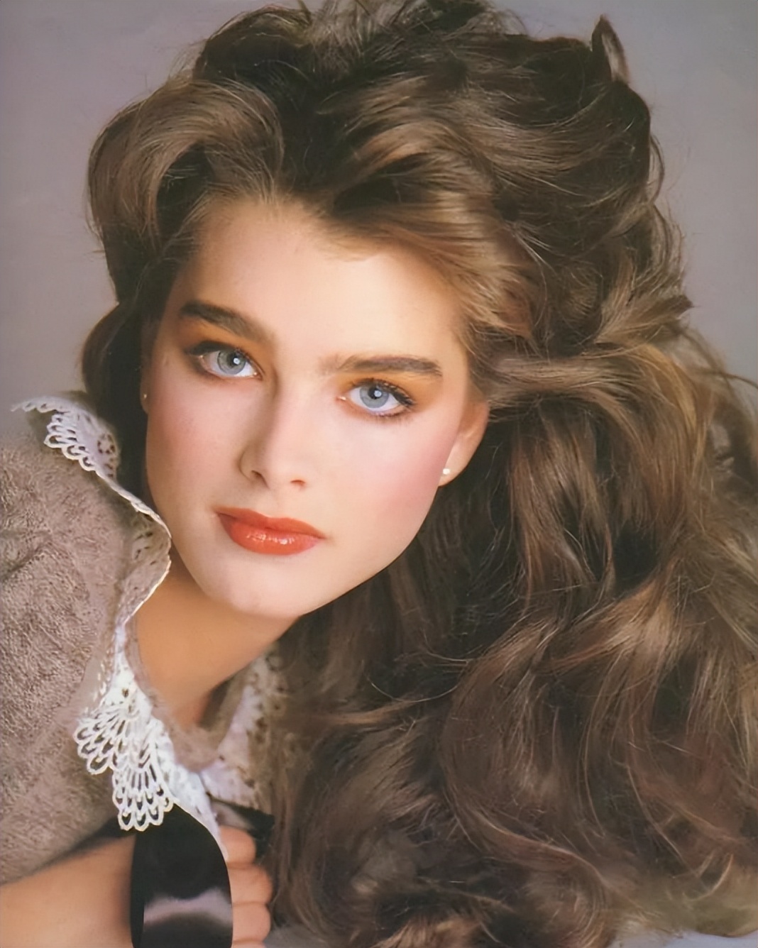 10岁全裸出镜，20岁声称自己仍是处女，“美国舒淇”的裸照风波