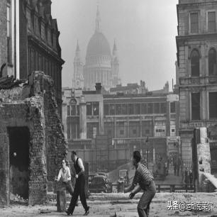 21张真实又罕见的老照片，阴毛假发工作者，我怀疑他用错地方了