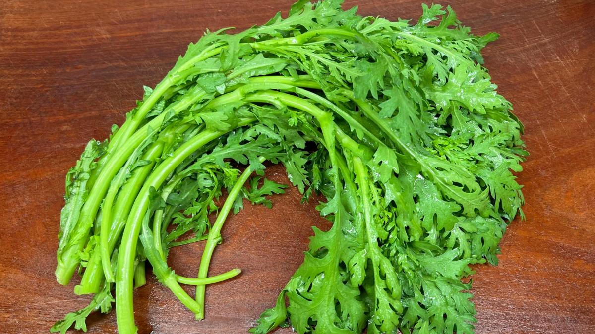 “失眠”最怕这2种菜，便宜又好吃，一周吃2次，天天一觉睡到天亮