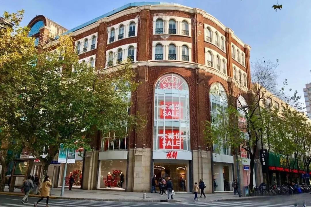 一股来自本土品牌的热风,吹散了国际快时尚品牌的中国市场