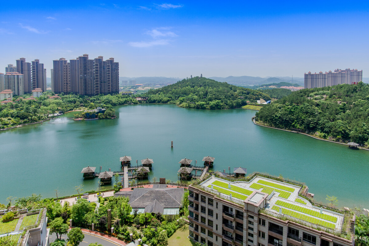 福建泉州跟厦门哪个经济强,泉州市与厦门市经济总量对比