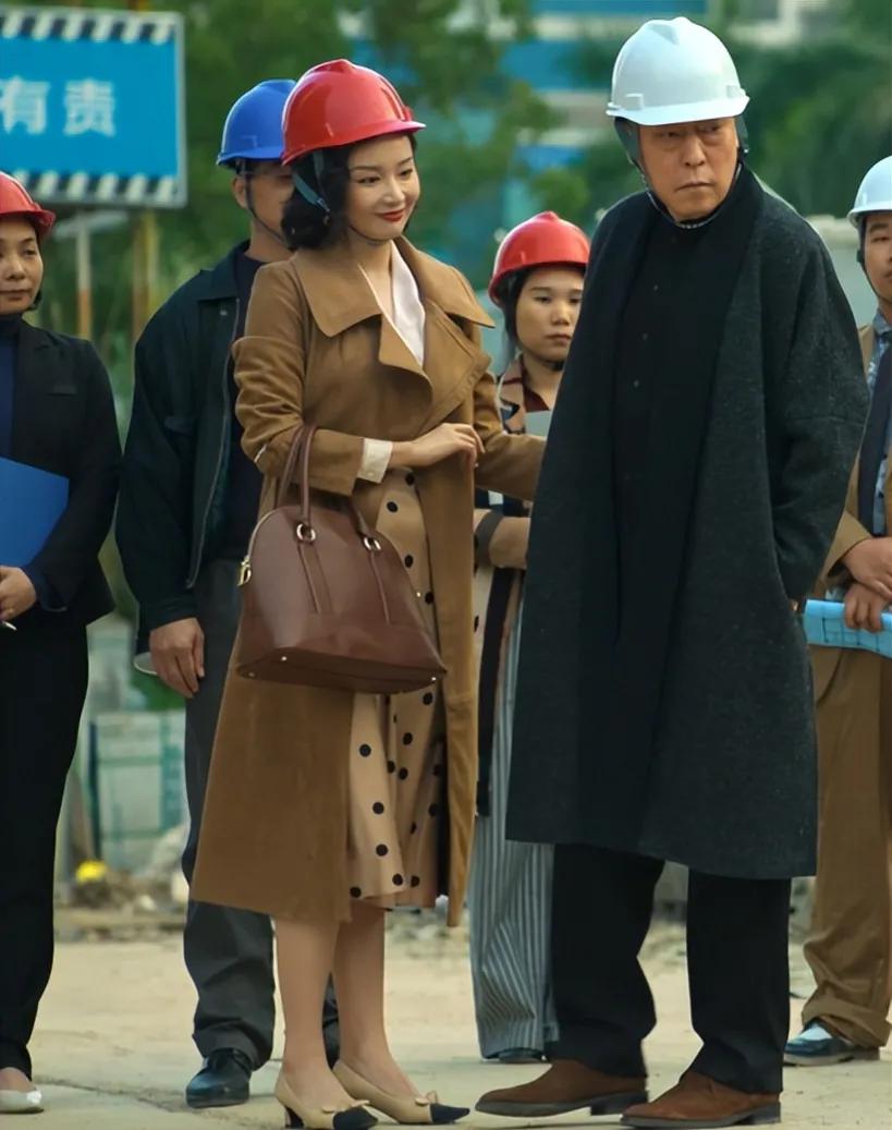 “狂飙”大嫂好会背包，看着好眼馋啊！