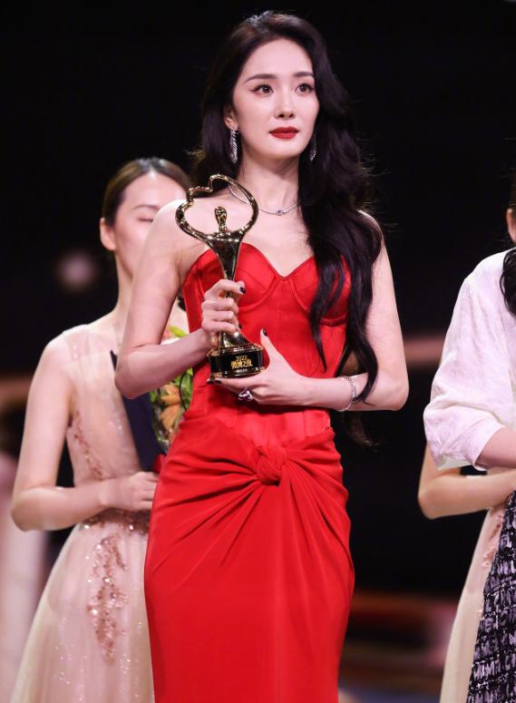 女明星也秃头？杨紫鞠婧祎全靠小心机，杨幂没刘海就是“光明顶”