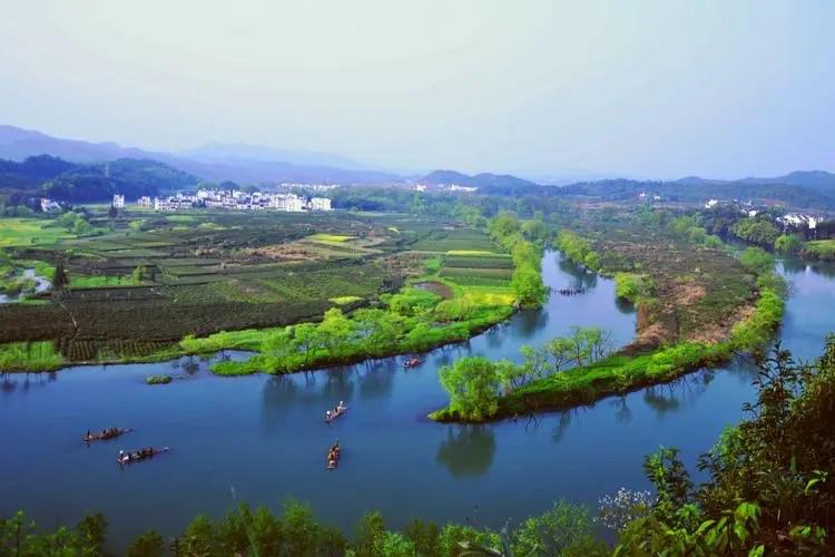 作家远天卢养成《淡淡的春熏染了天空》（外二首）主播邹坚、路芳