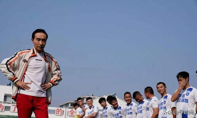 巩汉林是怎么评价中国足球的,巩汉林女足签名视频