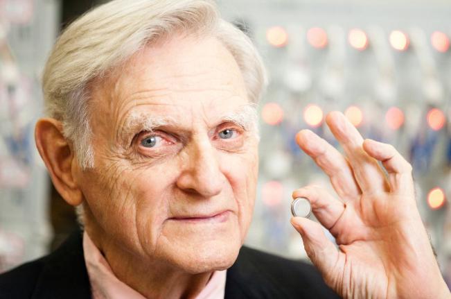 当大把钞票来自白宫和利雅得钱不是白给的！