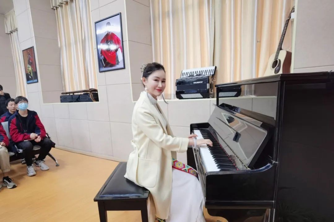 阿根廷再次捧起大力神杯,用大力神杯拯救了阿根廷