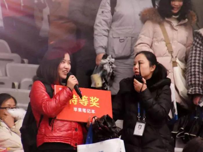 大三女生考公务员好还是考研好,女生选择公务员还是辅导员