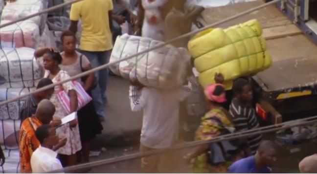 在非洲卖二手衣服到底有多暴利？一天赚25万，这些衣服都来源中国