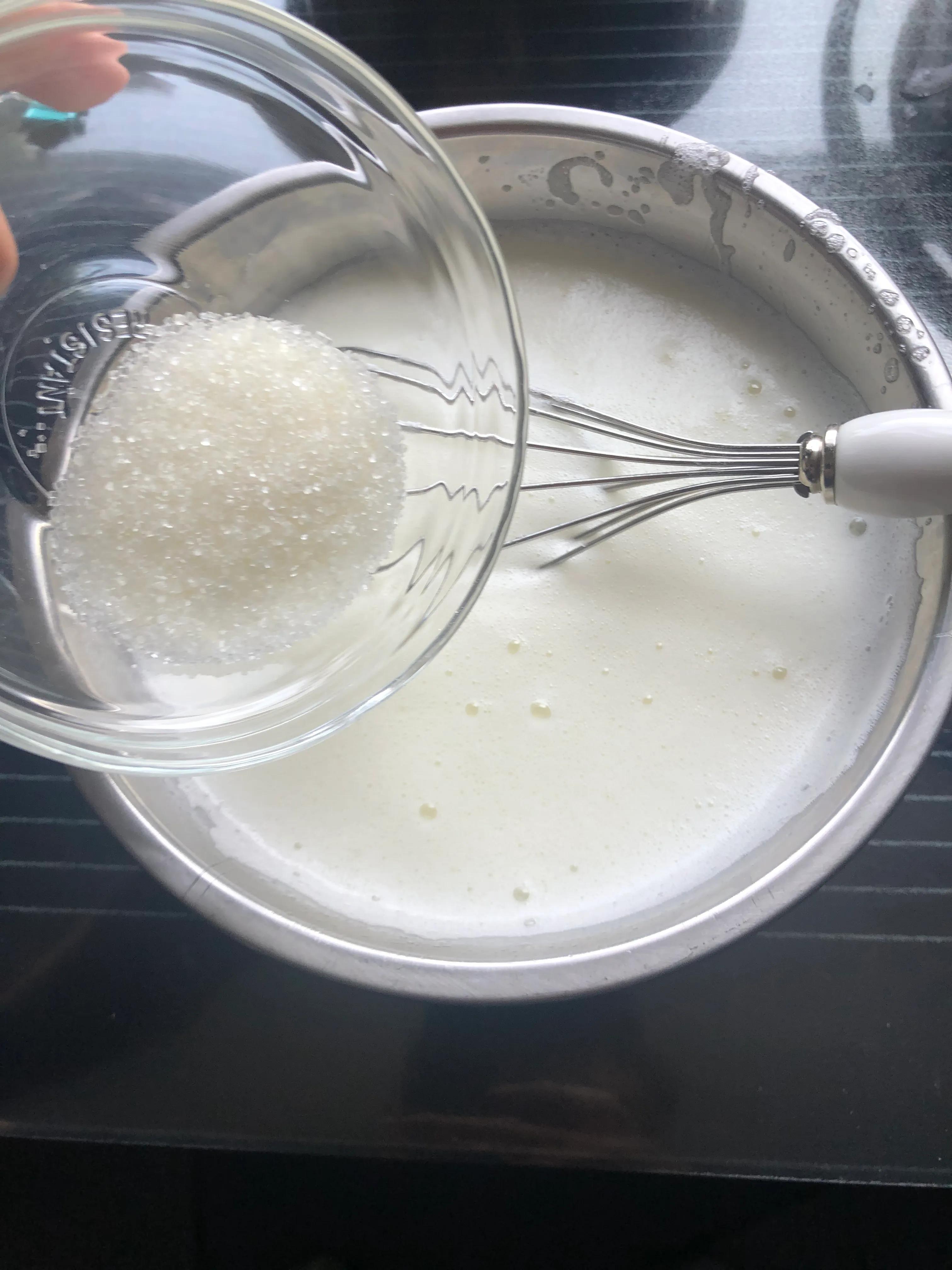 无烤箱无打蛋器最简单蛋糕,戚风蛋糕需要什么样打蛋器