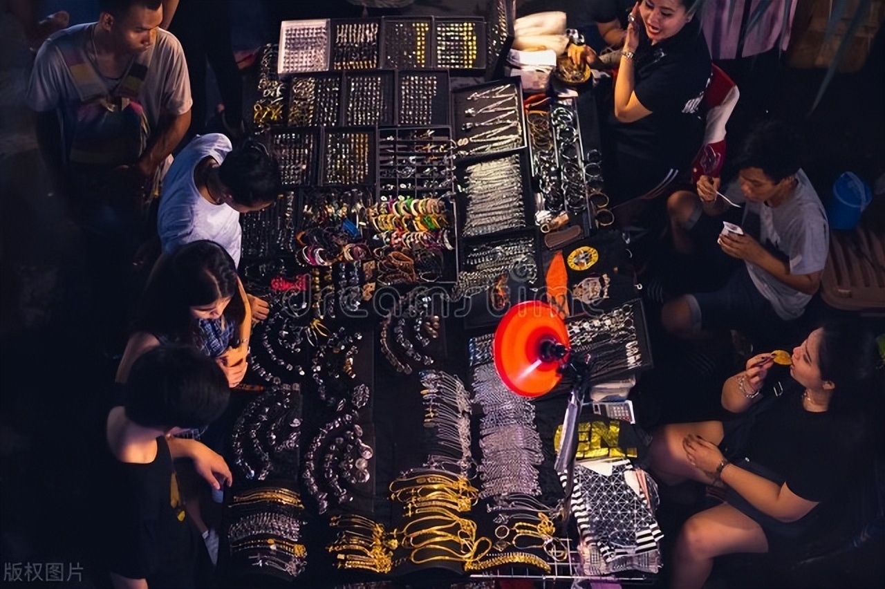 翡翠行业陷阱大揭秘 (揭秘珠宝翡翠行业内幕)