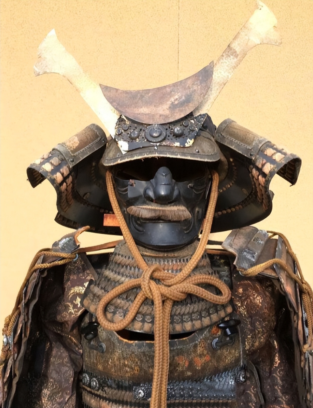 西方历史上真实的骑士铠甲,古代铠甲骑士视频