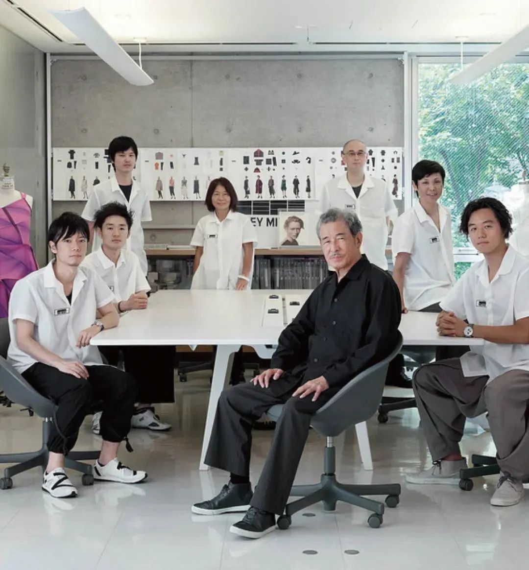 乔布斯的黑色毛衣，他只收了175美元