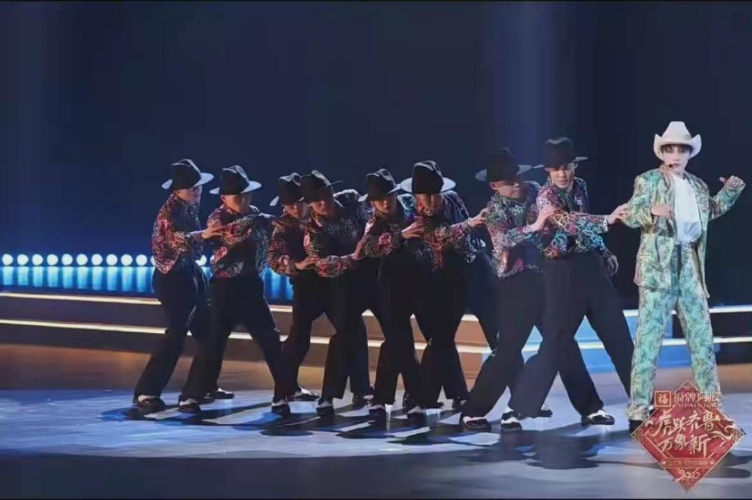 山东春晚路透！53岁周涛气质佳，郭德纲冯巩现身，刘雨昕全家登台