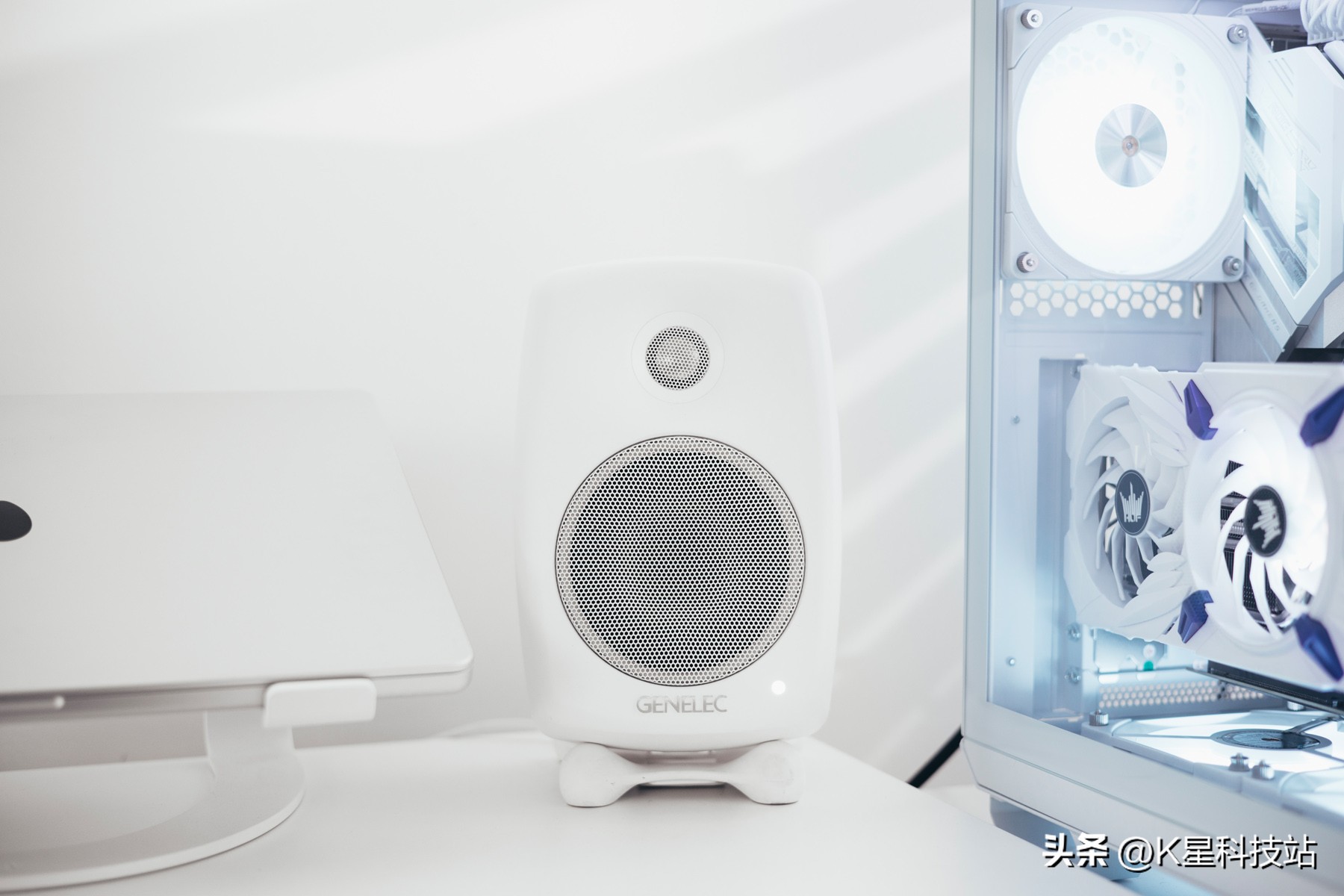 我的桌面我做主，一套平淡无奇白色系生产力+重度娱乐桌面分享