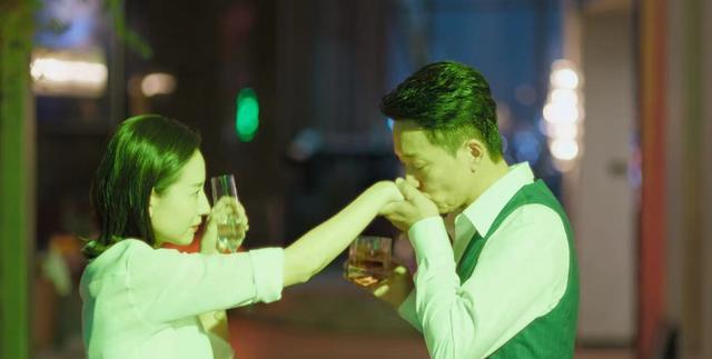 条件不符就别演“*妇情**”了,43岁董洁告诉你,什么是教科书式撩汉