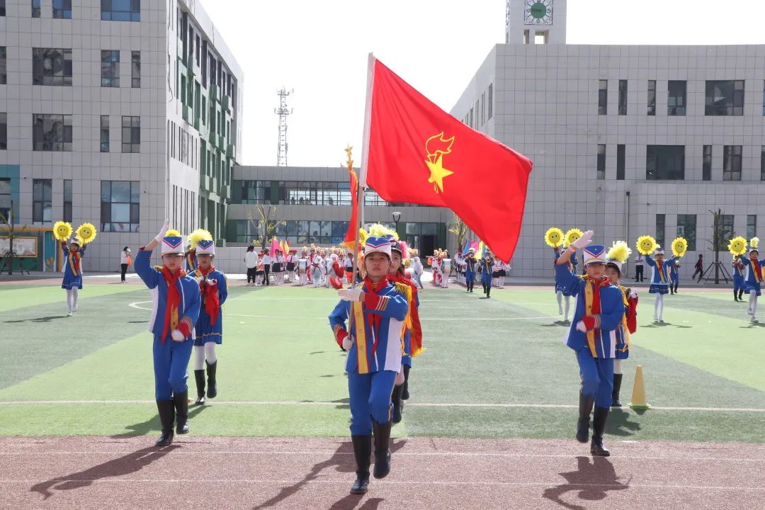 感党恩听党话跟党走朗诵初中,感党恩听党话跟党走班会
