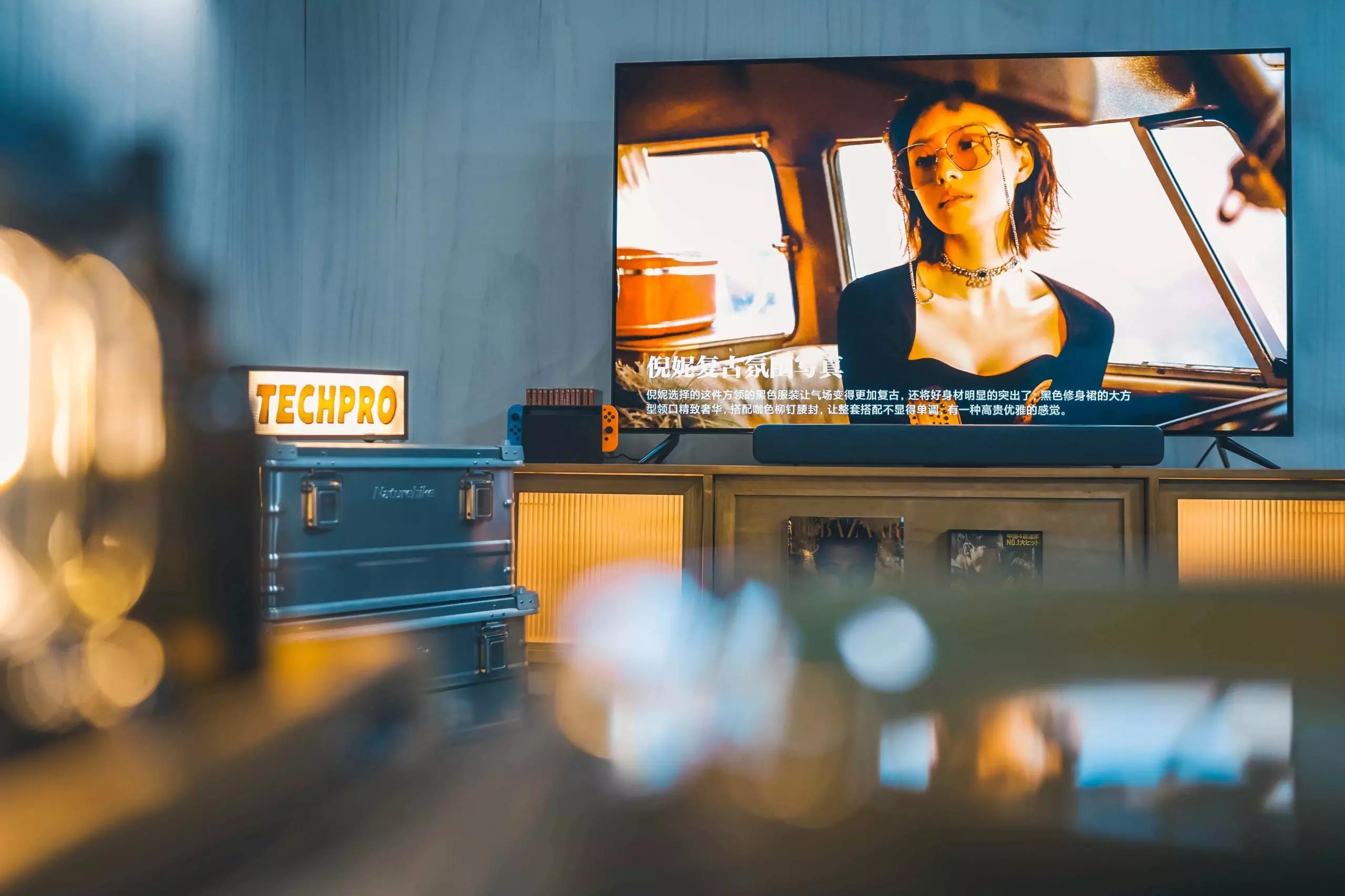 小米6oled55寸电视效果图,居家看电视氛围