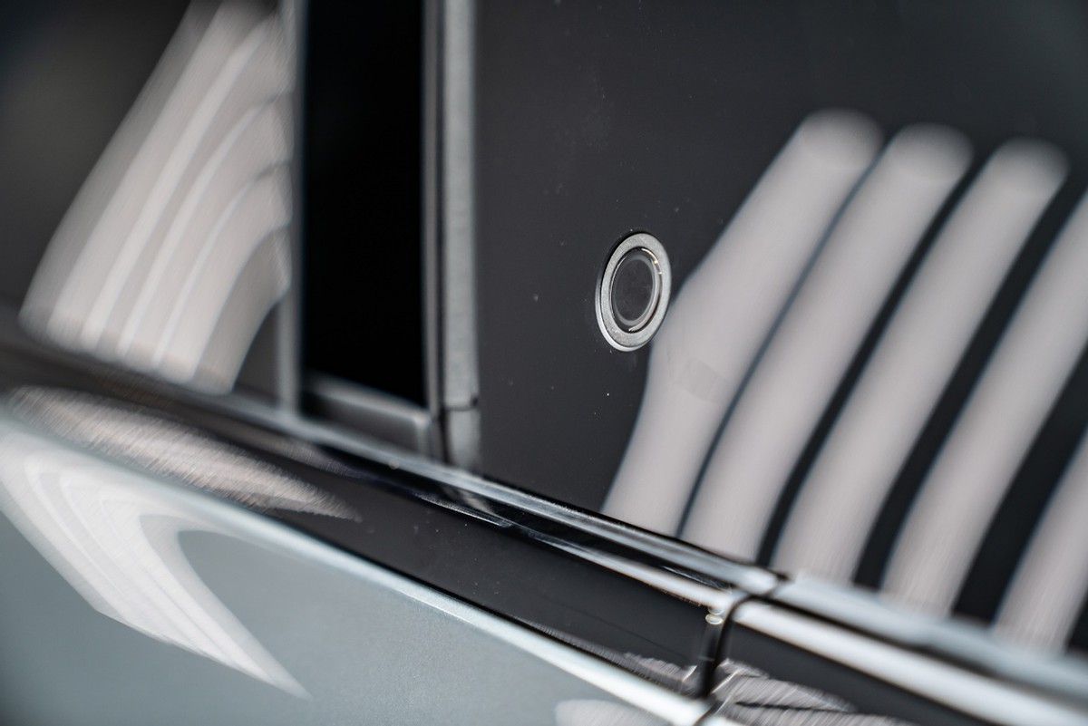 来看一个伪装成SUV的“机器人”