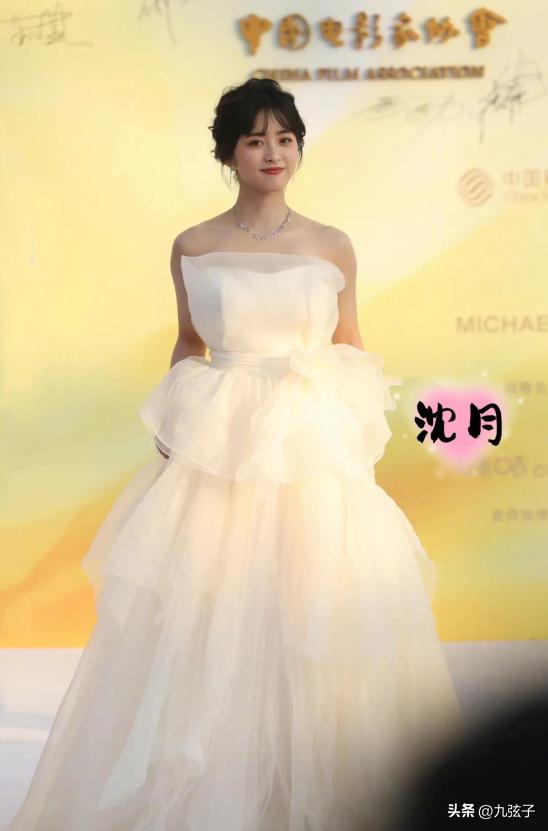 争奇斗艳红毯秀,惊艳亮相金鸡红毯