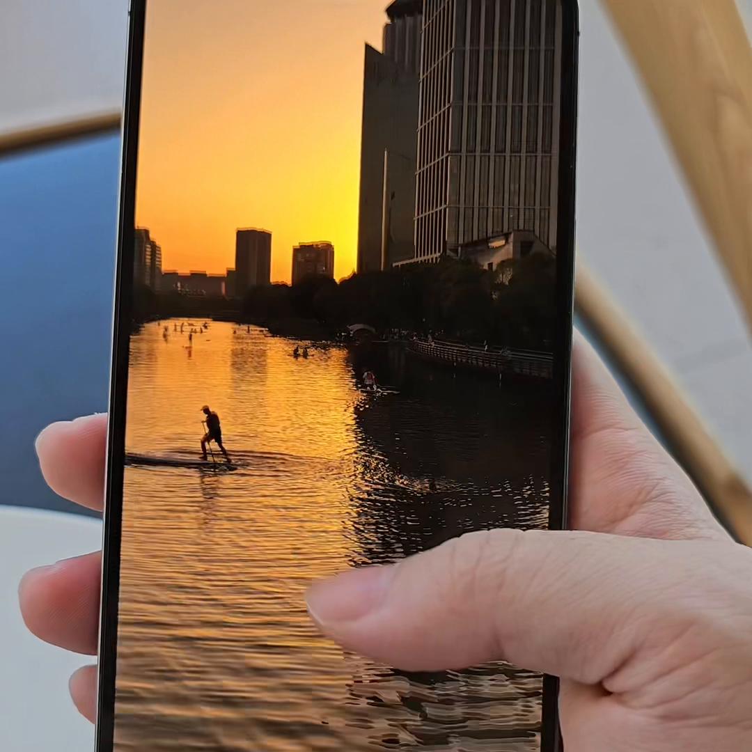 iphone14pro不戴壳可以无线充电吗,iphone14pro不贴膜不带壳