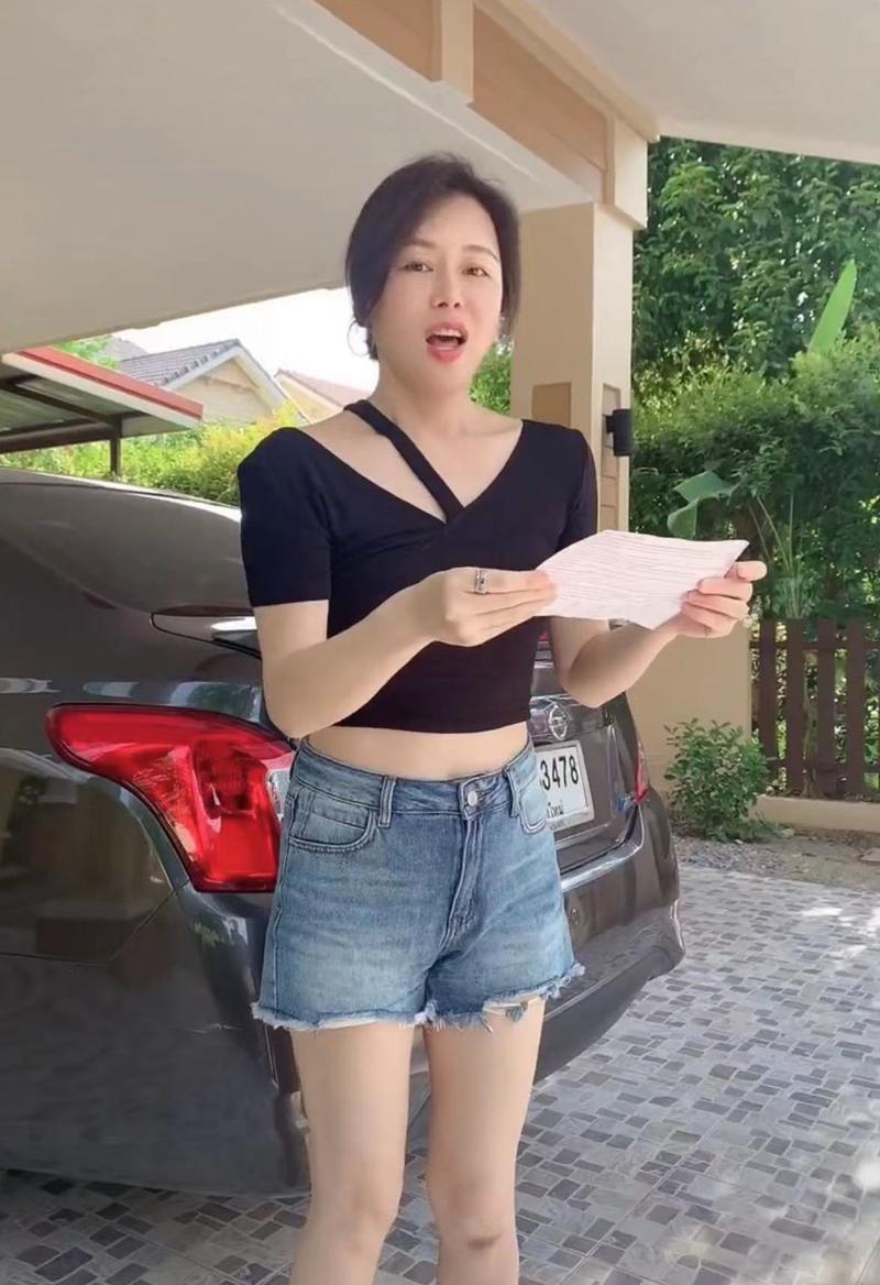 曾是国家一级演员，功成名就移居泰国，50岁单身豪宅奢华