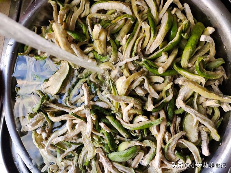 腌萝卜干不变黑方法,萝卜干腌制好了吃了发苦怎么拯救