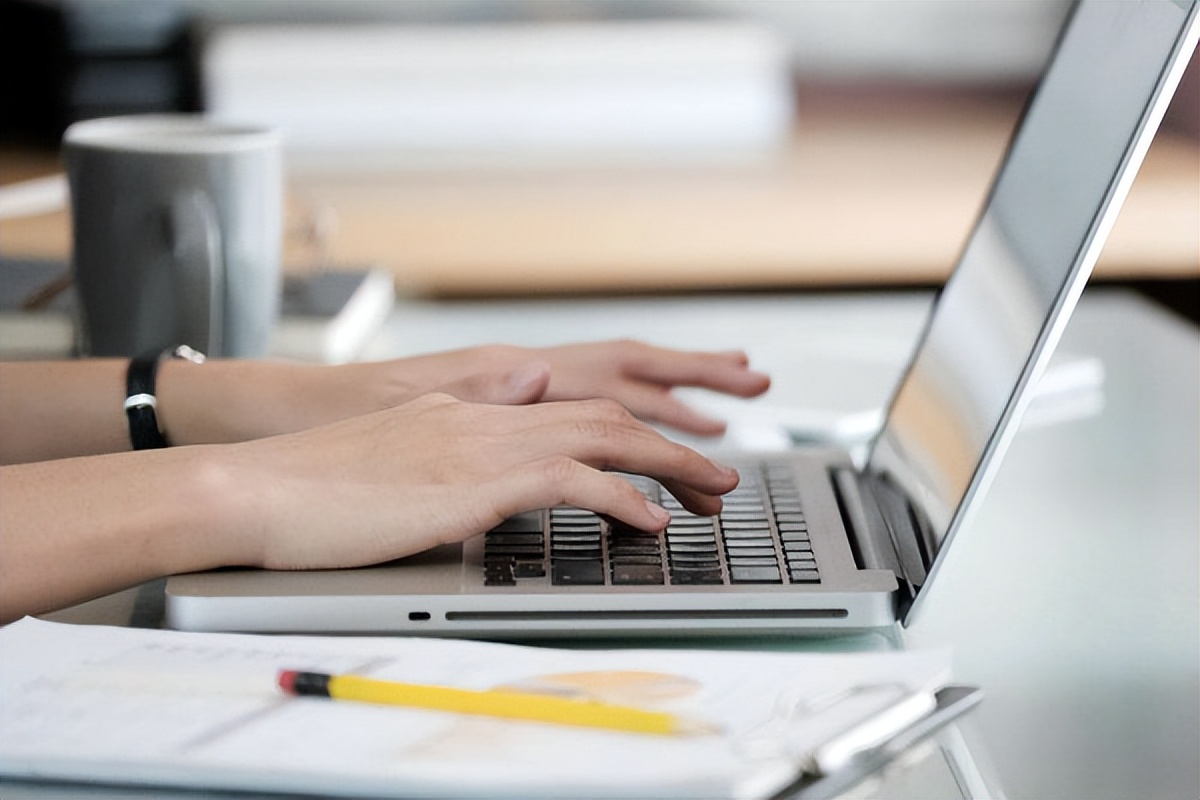 笔记本换完内存条黑屏,联想笔记本电脑开机黑屏维修