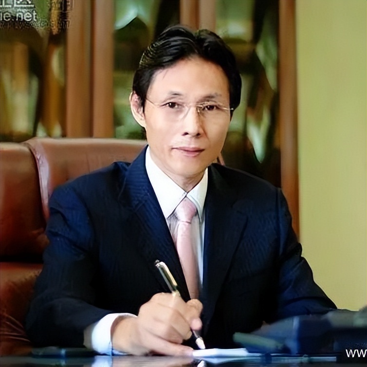 一首《我回来了》让千军万马来相见，他是行业的“疯子”