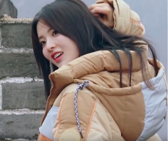 连屁股都是假的？假肩、假发、假腹肌，这些明星身上还有啥是真的